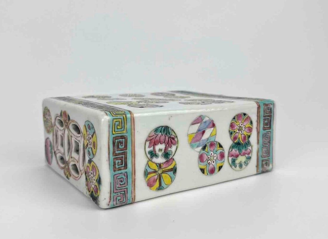 CHINESE FAMILLE ROSE PORCELAIN NECK PILLOW HEADREST, RETICULATED (1 of 16)