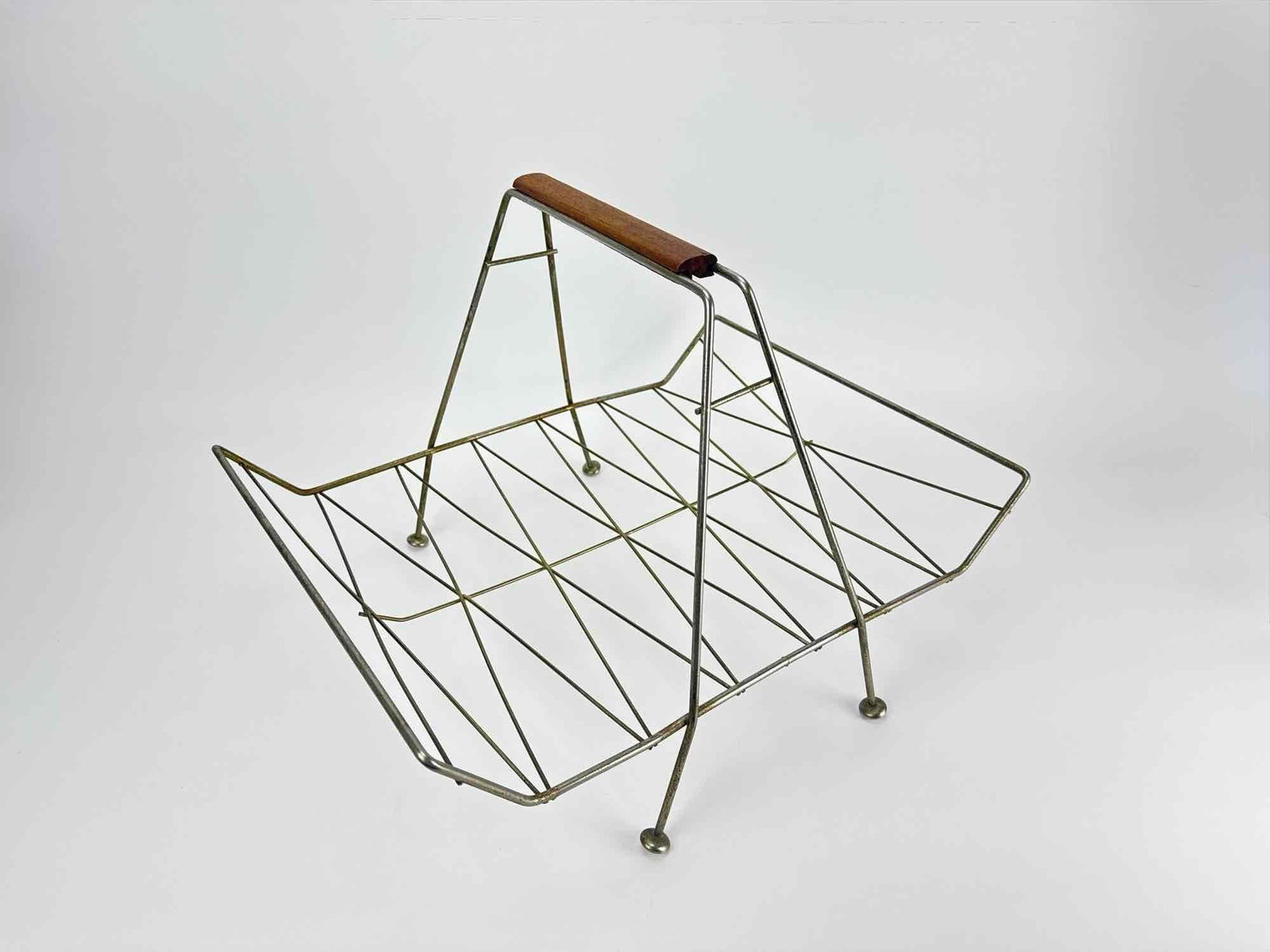 MID CENTURY MODERN BRASS WIRE MAGAZINE RACK, TEAK HANDLE, ATOMIC ERA (1 of 9)