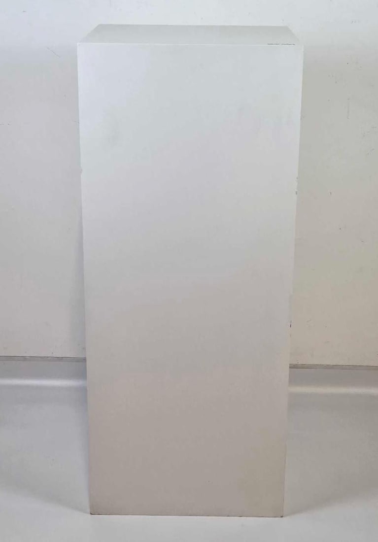 WHITE MINIMALIST SQUARE DISPLAY PLINTH, GALLERY EXHIBITION PEDESTAL COLUMN (1 of 9)