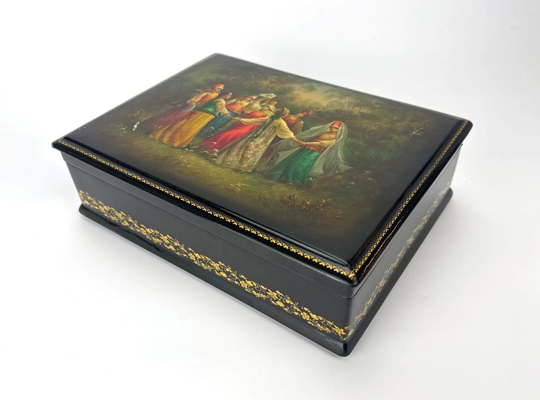 LARGE RUSSIAN LACQUERED BOX, FIGURAL DANCING SCENE (1 of 16)