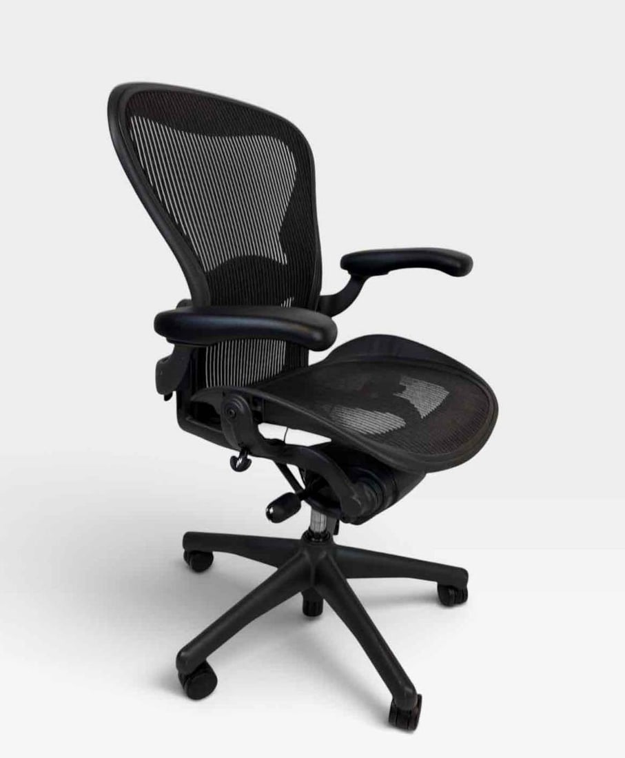 HERMAN MILLER AERON CLASSIC BLACK MESH ERGONOMIC TASK CHAIR (1 of 14)