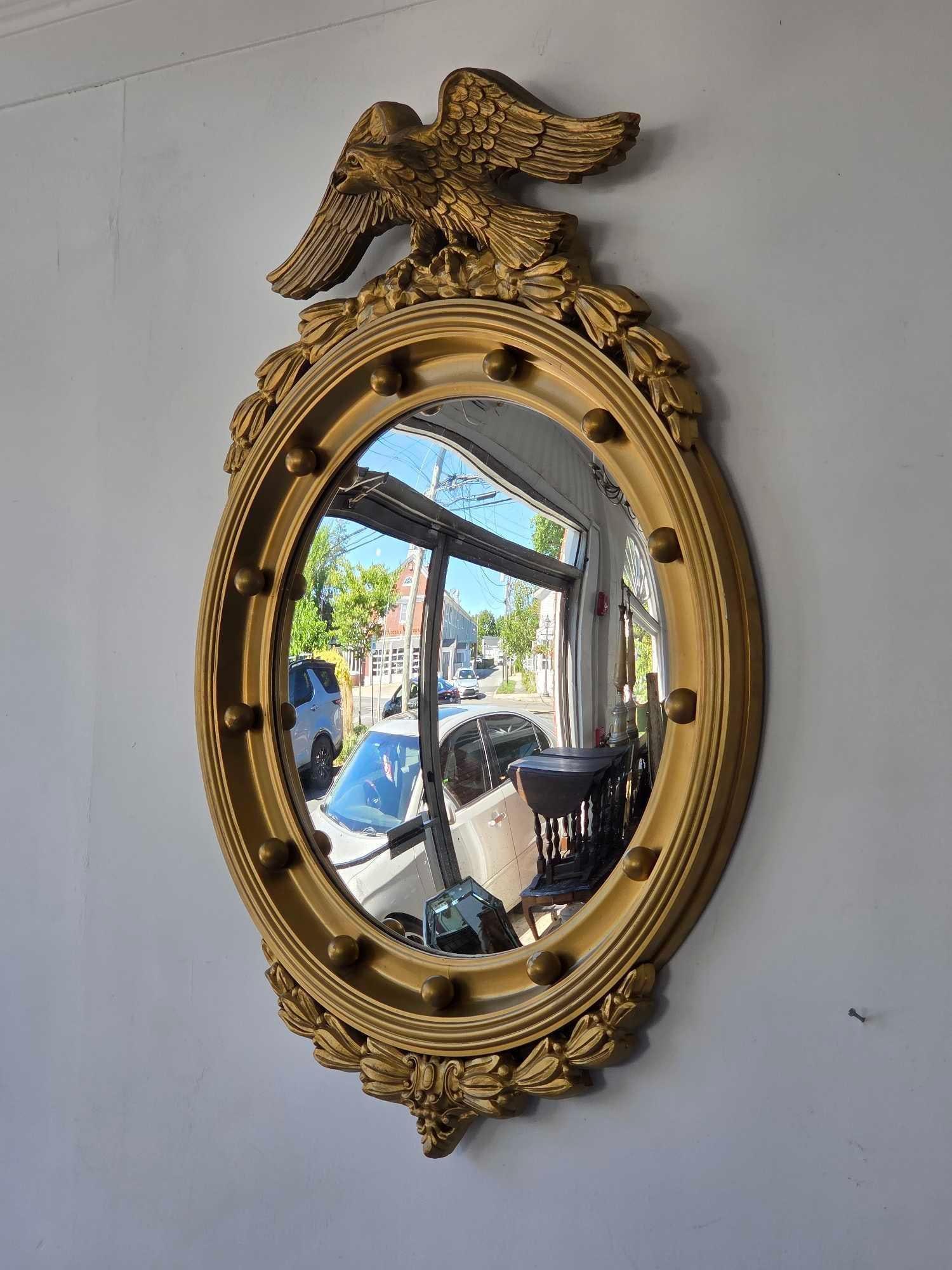 FEDERAL STYLE GILTWOOD / COMPOSITE CONVEX BULLSEYE MIRROR WITH EAGLE CREST (1 of 19)