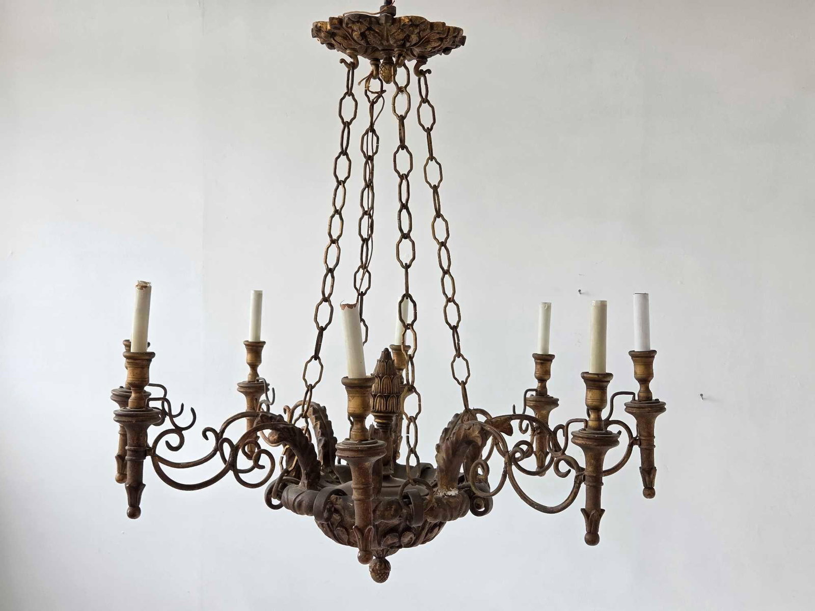 ANTIQUE CARVED GILTWOOD, BRONZE, AND GILT METAL EIGHT ARM CHANDELIER: Eight arm chandelier with scrolled gilt metal arms and candle sleeves issuing from a carved giltwood body with a turned drop finial, suspended from a chain and pierced ceiling rose Approximate Dimensi