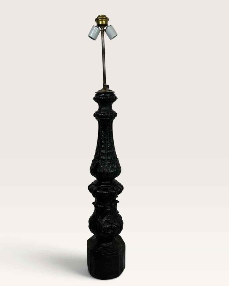 CARVED AND EBONIZED BALUSTER COLUMN TABLE LAMP (1 of 9)