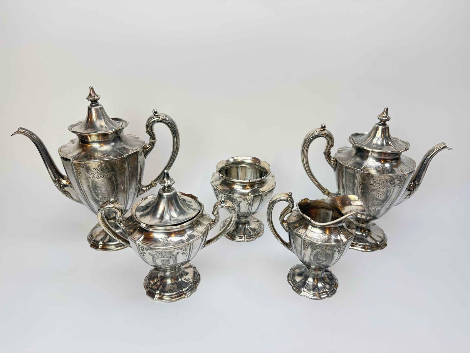 REED & BARTON FIVE PIECE SILVER PLATED COFFEE AND TEA SERVICE (1 of 5)
