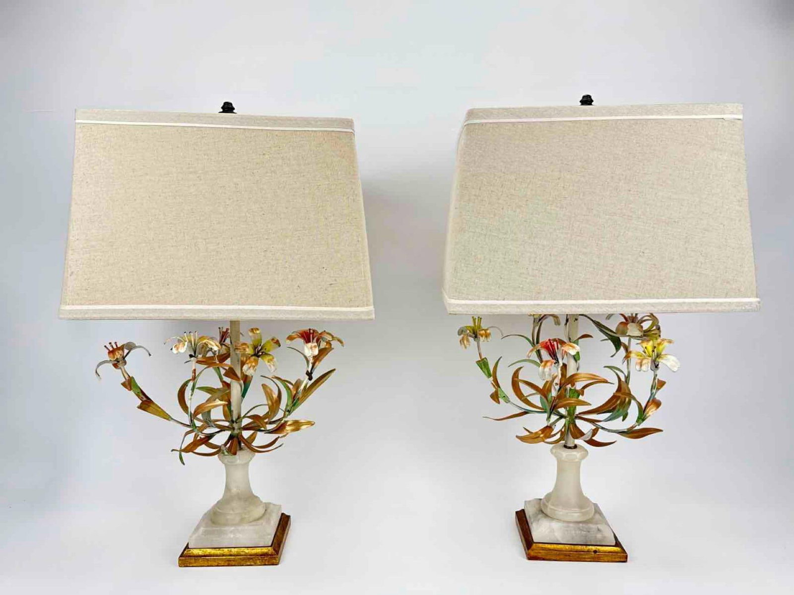 PAIR OF ITALIAN TOLE FLORAL TABLE LAMPS WITH ALABASTER BALUSTERS AND GILT WOOD PLINTHS (1 of 12)