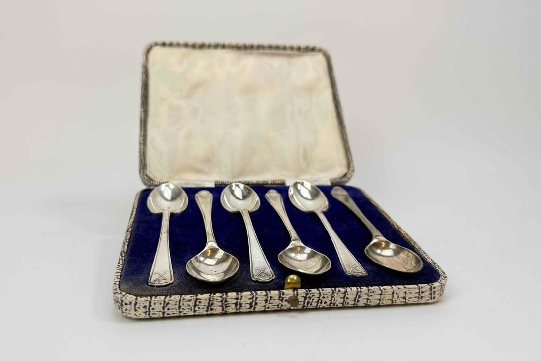 CASED SET OF SIX SHEFFIELD STERLING SILVER COFFEE SPOONS WITH GOLD MOTIF RELIEF DETAIL IN FITTED BOX (1 of 6)
