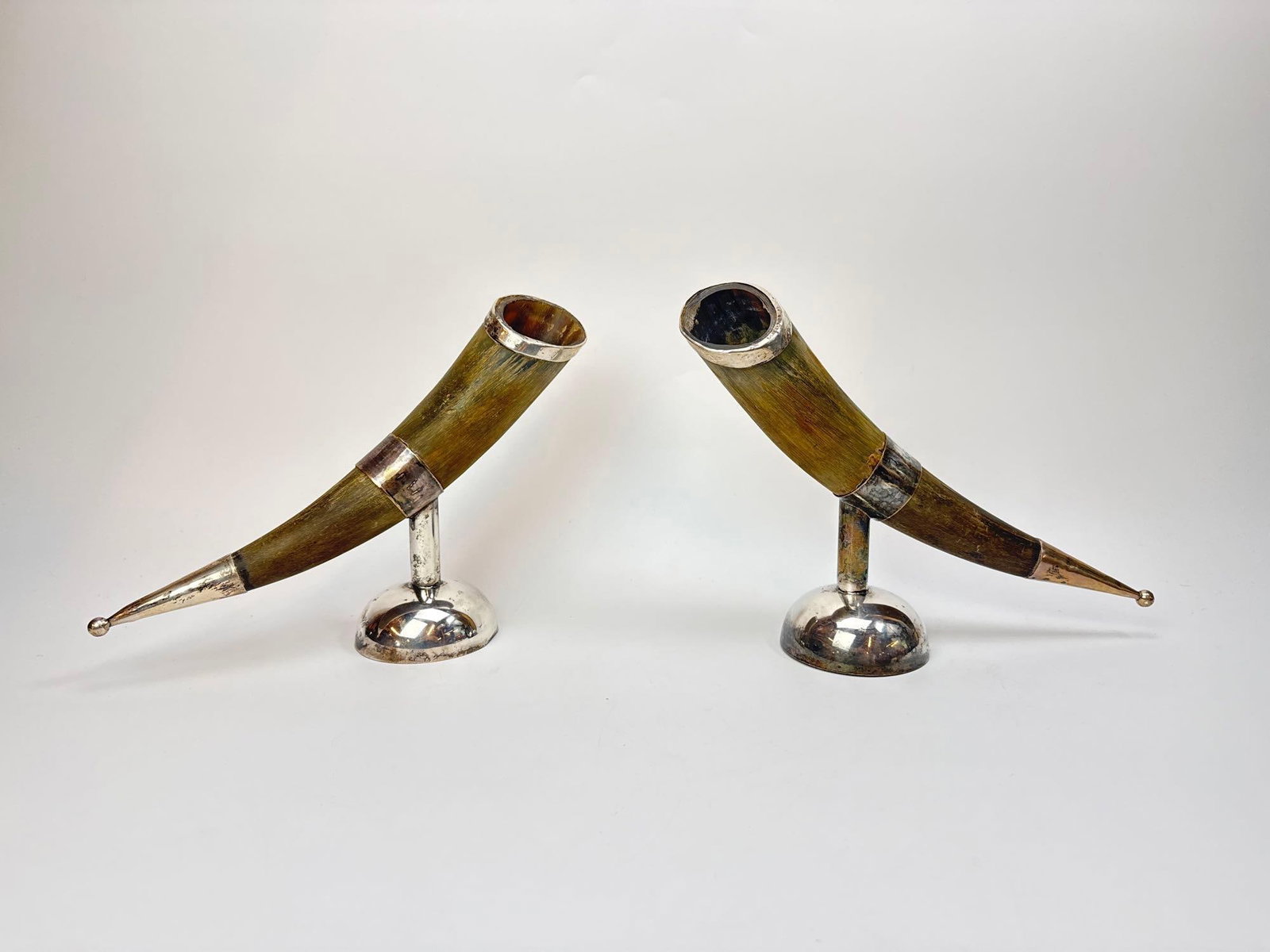 PAIR OF SILVER PLATE MOUNTED HORN DRINKING HORNS ON STANDS (1 of 9)