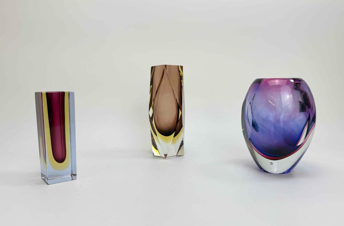 GROUP OF THREE MURANO STYLE SOMMERSO CASED ART GLASS VASES (1 of 9)