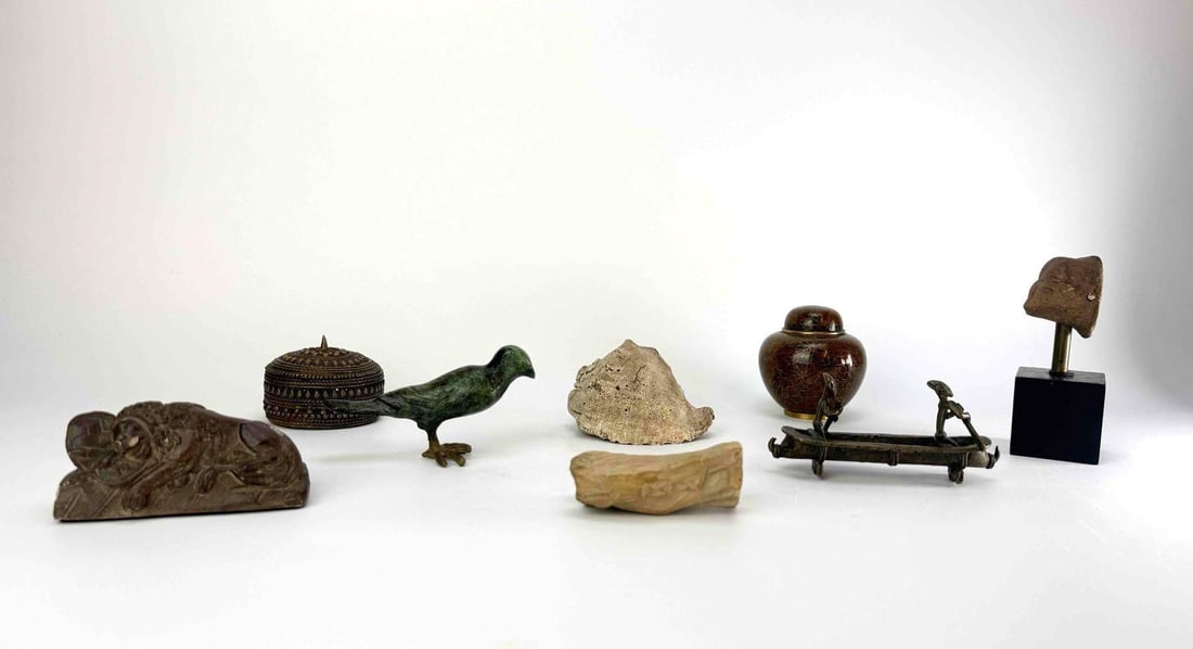 GROUP OF SMALL DESK AND CURIOSITY OBJECTS I INC. TANAGRA PRE-COLOMBIAN (1 of 10)