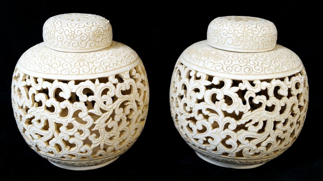 PR. RETICULATED CERAMIC COVERED GINGER JARS: PR. RETICULATED CERAMIC COVERED GINGER JARS 11"H 11" DIA.