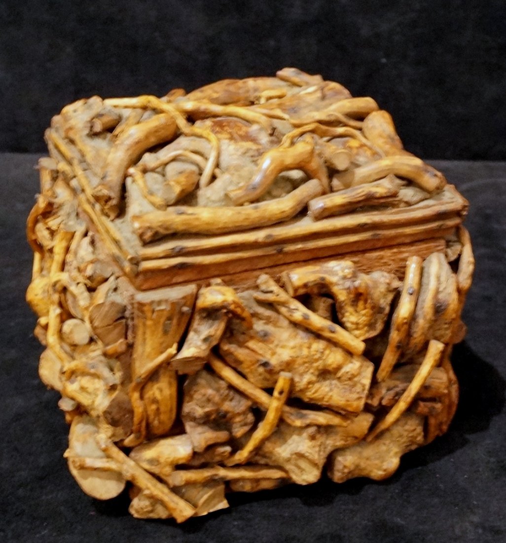 FOLK ART BURL ROOT TRINKET BOX (1 of 2)