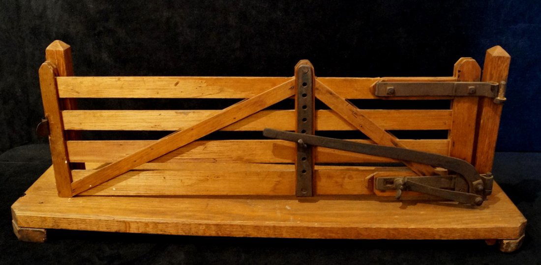 WORKING FOLK ART GATE (1 of 1)