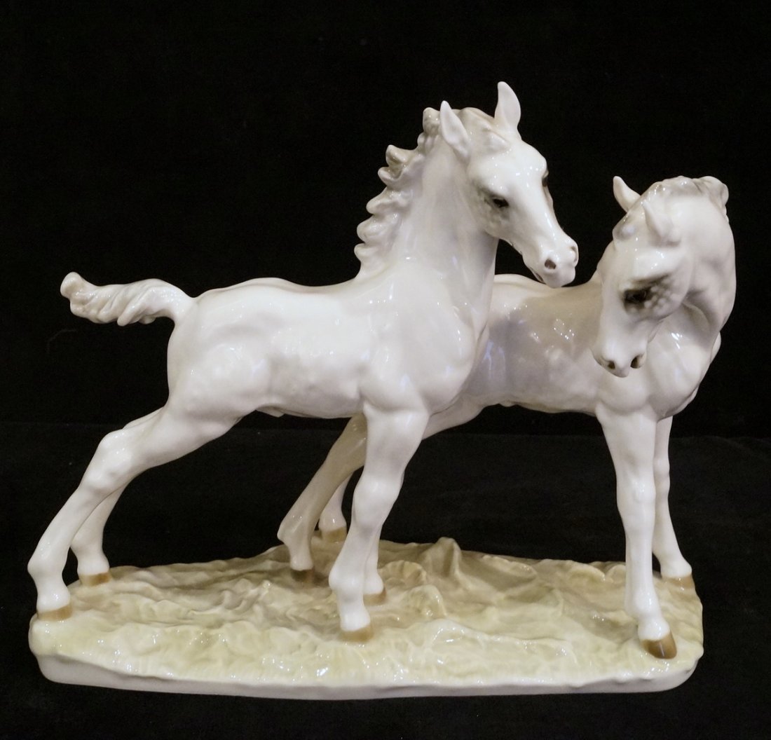 HUTCHENRUTHER PORCELAIN HORSE GROUP (1 of 2)