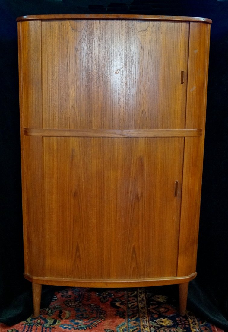 DANISH MODERN TEAK WOOD CORNER CABINET: DANISH MODERN TEAK WOOD CORNER CABINET 61X37X21.5"
