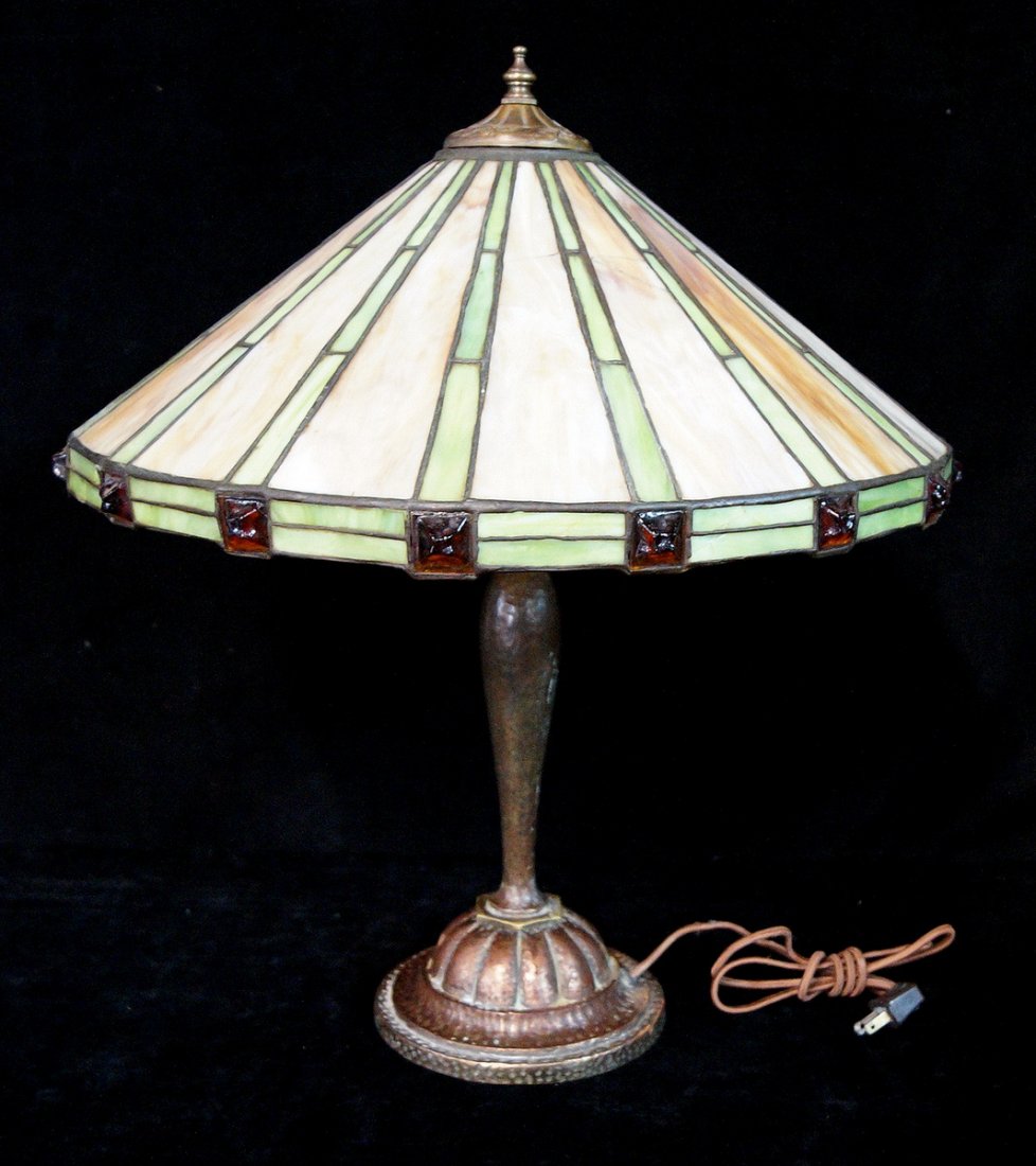 LEADED GLASS TABLE LAMP (1 of 5)