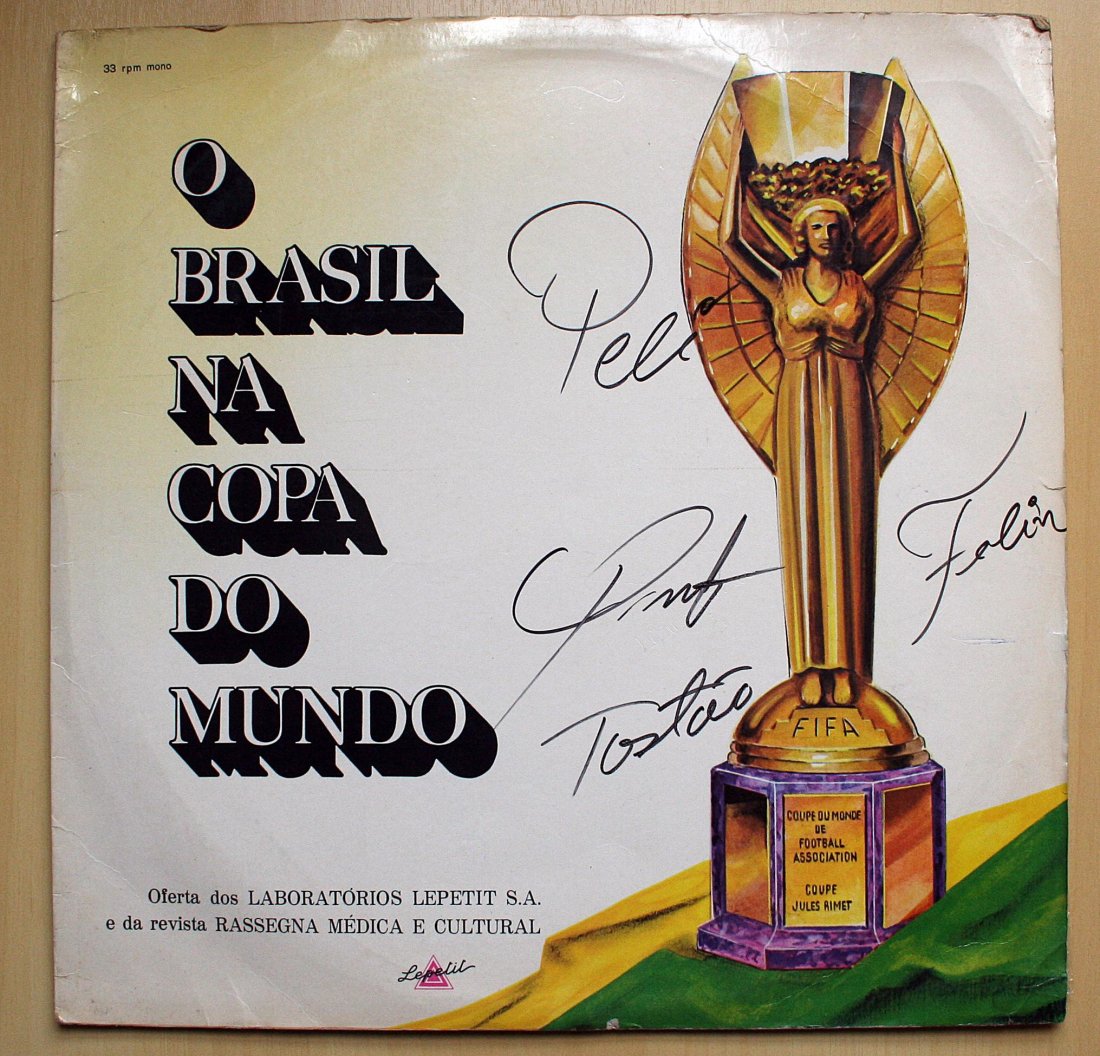 Vinyl Record/LP - "O Brasil na copa do mundo" - 1970 -: A rare Long Play launched in 1970. 33 rpm MONO. This long play tell the brazilian TRI in 1970.This long play have autographs of:Pelé / Felix/ Tostão and a member of braziliam staff team.