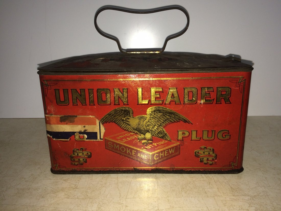 ANTIQUE SMOKE & CHEW PLUG TIN: ANTIQUE SMOKE ANDCHEW PLUG CUTS TIN IN ORIGINAL CONDITION WITH LID IT MEASURES 7.5 W BY 4 H INCHES IT IS IN GOOD CONDITION FOR ITS AGE AND WE OFFER IN HOUSE SHIPPING