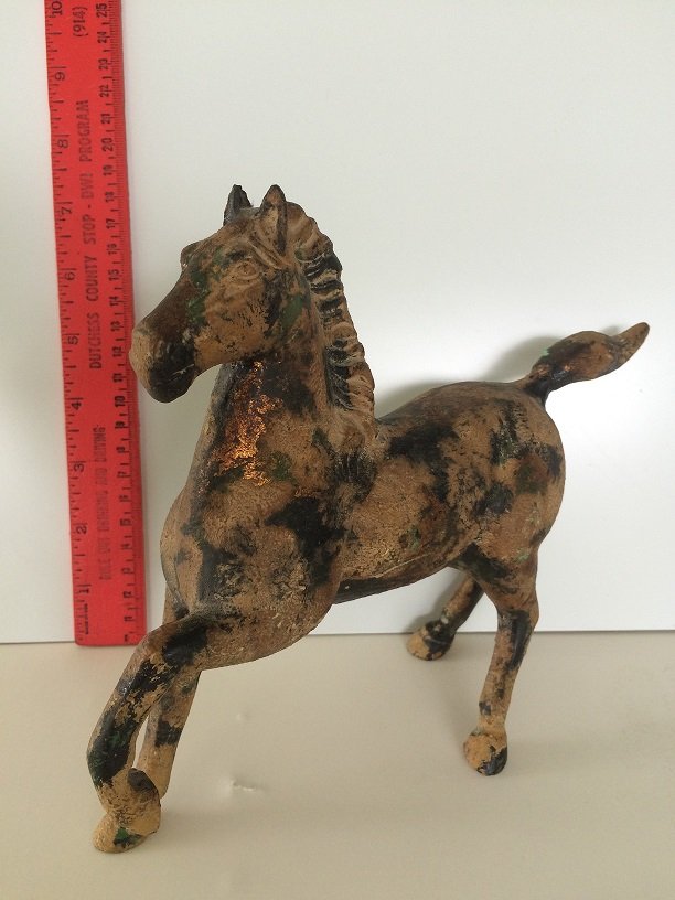 CAST IRON HORSE: CAST IRON HORSE UNSURE OF ITS AGE MEASURES 7.5 INCHES TALL 8 INCHES WIDE IT IS IN GOOD WE OFFER IN HOUSE SHIPPING