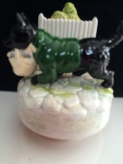 VINTAGE JOHN JOINER BEATRIC POTTER MUSICAL WIND UP: VINTAGE JOHN JOINER BEATRIC POTTER MUSICAL WIND UP MEASURES 5 INCHES TALL IN GOOD WORKING CONDITION , WE OFFER IN HOUSE SHIPPING