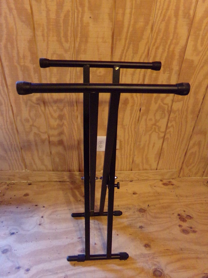Adam Atomic Keyboard Keyboard stand (1 of 2)