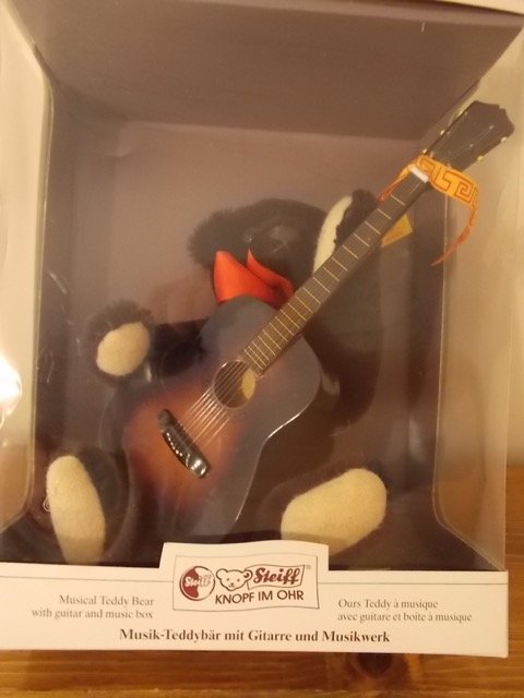 Steiff Bobby Musical Teddy Bear: Steiff Bobby Musical Teddy Bear approx. 7 inches sitting