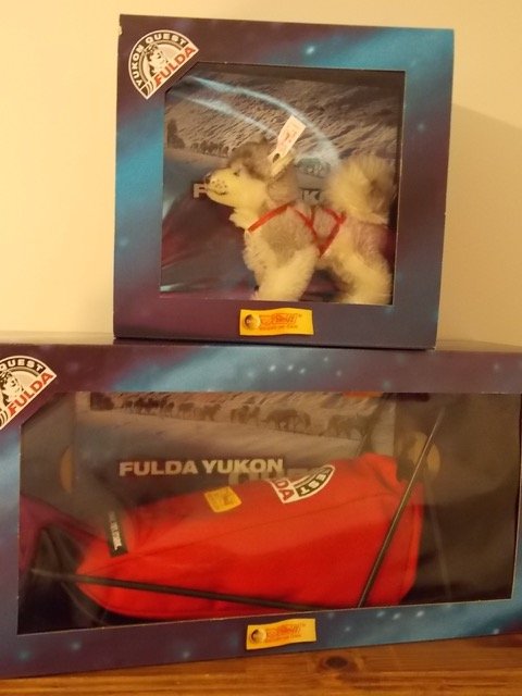 Steiff Yukon Quest Fulda Husky Sledge Set (1 of 6)