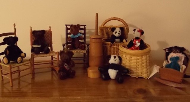 8 Bears 1 Black Doll W/Furniture Miniatures Vintage (1 of 10)
