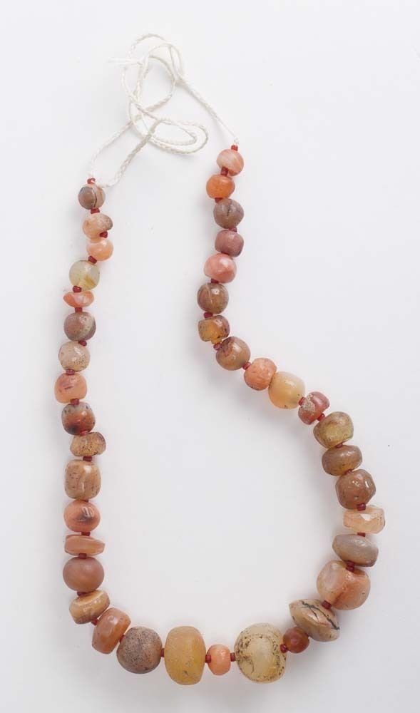 Ancient Roman Agate Beads Necklace c.2nd century AD.: Ancient Roman Agate Beads Necklace c.2nd century AD. size 17 1/4 inches length. Beads size 20-9 mm. Beautiful large size beads red agate (Carnelian) in a Strand. Condition: ware due to age and chips o