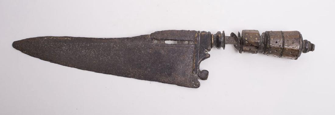 A Medieval European Iron Knife c.13th-14th century AD (1 of 2)