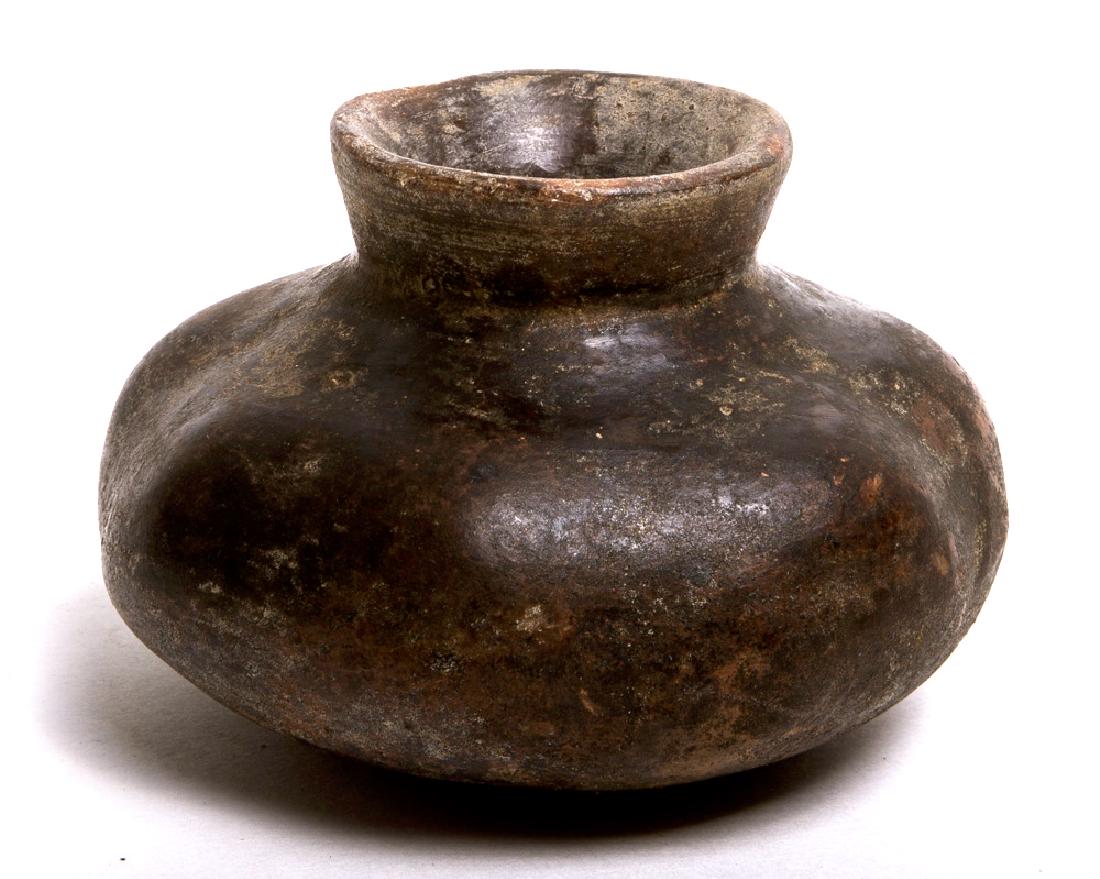 Ancient Pre Columbian Pottery Vessel c.5th-10th cent AD (1 of 2)
