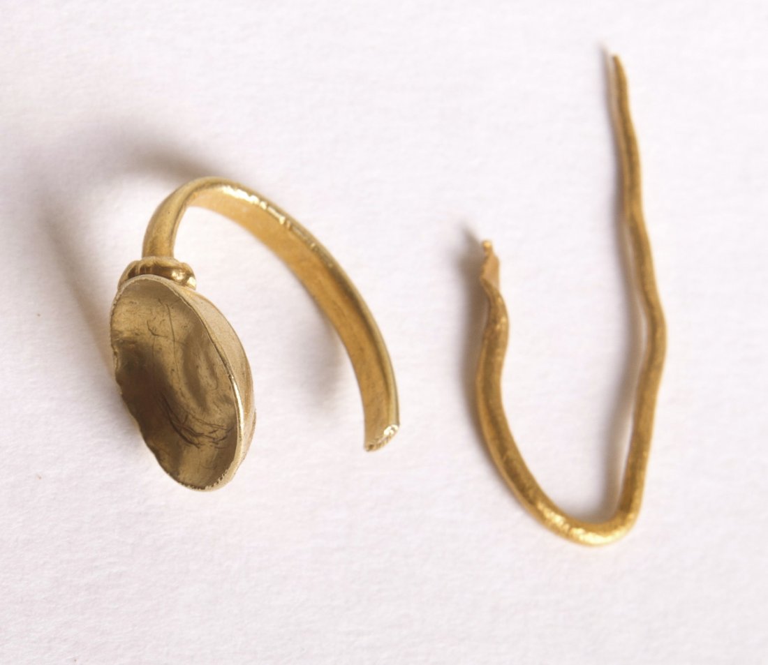 Ancient Roman Gold Single Earring c.1st century AD (1 of 1)