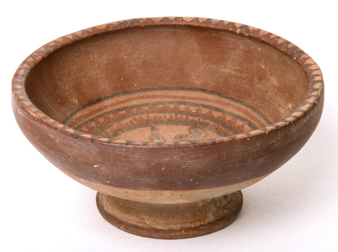 A South American Footed Pottery Bowl c.18th century: A South American Footed Pottery Bowl c.18th century. size 6 1/8 inches diameter x 2 7/8 inches high. attractive decorated pottery footed bowl. Condition: Perfect. Provenance: Ex, Robert Thompson, Ex T
