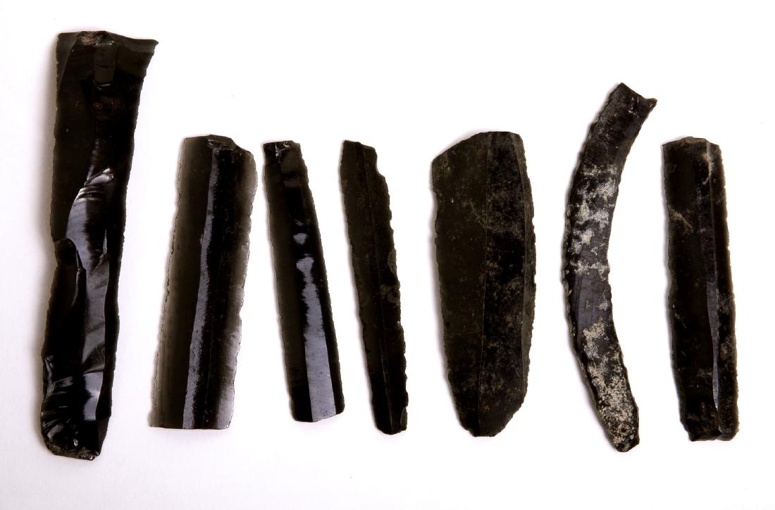 Lot of 6 Pre Columbian Maya Obsidean Razors. Circa 600: Lot of 6 Pre Columbian Maya Obsidean Razors. Circa 600 to 900 AD. 4 - 2 3/4 inches length. Elongated shapes with raised ridges, nice patinas, translucent. Found in Michoacan Mexico, Pressure flaked. E