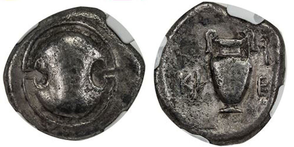 THEBES: AR stater (11.68g), ca. 395-338 BC, S-2398/400,: Ancient THEBES: AR (Silver)stater (11.68g), ca. 395-338 BC, S-2398/400, Boeotian shield // amphora, KI left, E right, strike 4/5, surface 2/5 (because of some light porosity), NGC graded choice VF.
