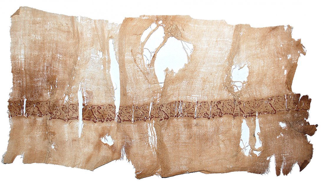 A Fatimid Egypt Inscribed Silk and Linen tiraz textile (1 of 10)