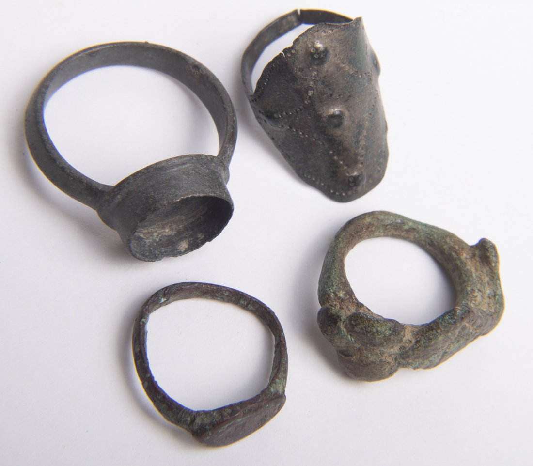 Lot of 4 Roman Bronze rings, circa 1st to 3rd cent AD. (1 of 1)