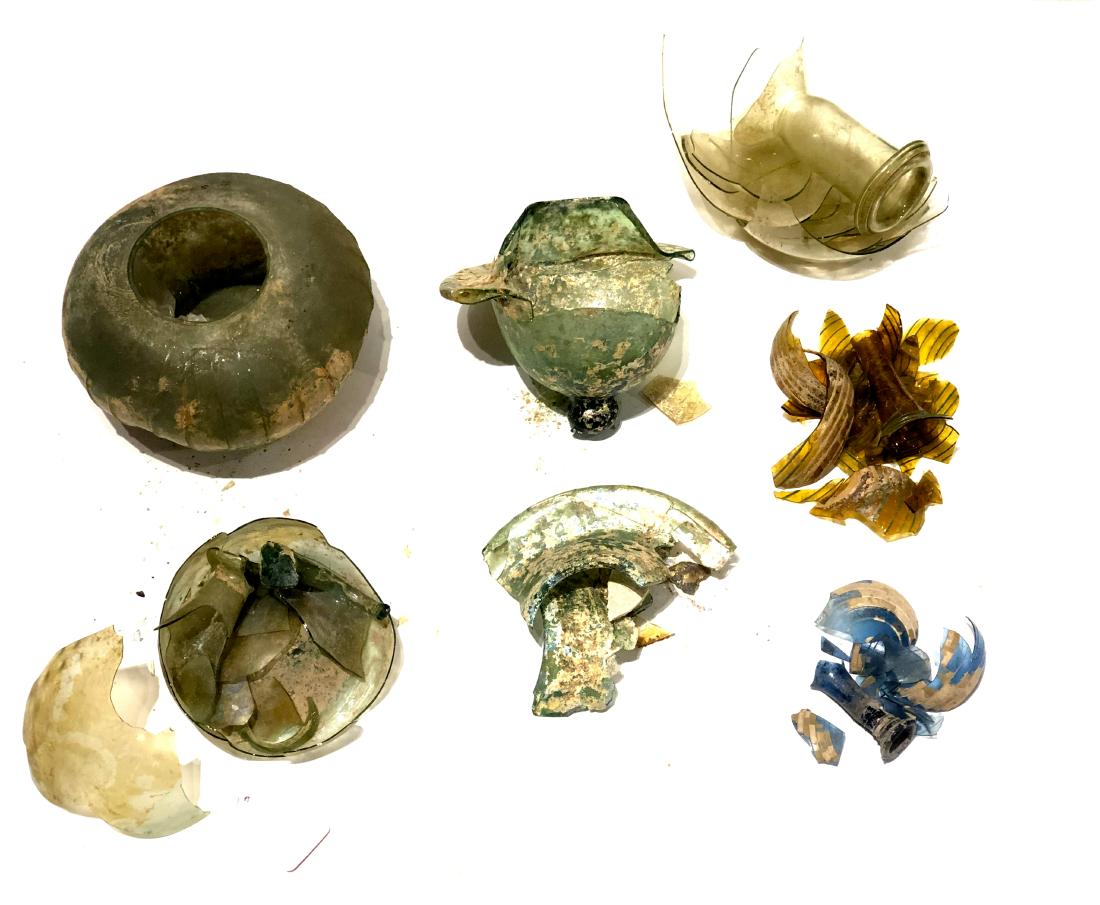 Lot of Ancient Roman, Islamic Glass Shards, Vessels: Lot of Ancient Roman, Islamic Glass Shards, Vessels fragments. c.1st to 10th century AD. Fantastic lot of ancient glass vessels fragments with great iridescent Patina. Great lot for use with jewelry o