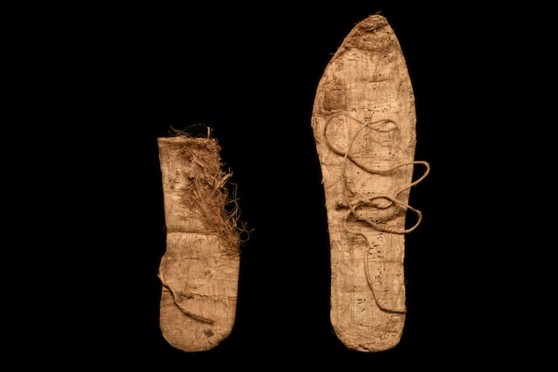 Ancient Egyptian 18th Dynasty Papyrus Sandals: Ancient Egyptian 18th Dynasty Papyrus Sandals c.1390-1352 BC. Size 9-1/4 inches Length. & 5-3/4 inches Length. A complete sole of a papyrus sandal and the rear half, (heel and arch portion) of the mat