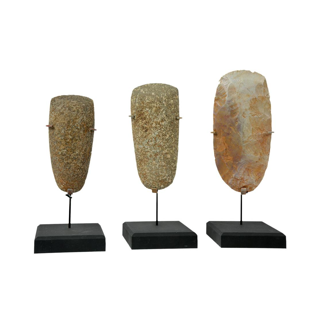 Lot of 3 African Neolithic Stone Axe Heads c.5000 BC.: Lot of 3 African Neolithic Stone Axe Heads c.5000 BC. Size 4 1/2 - 6 inches length. blade 2 - 3 inches wide. + mount. Great lot of 3 Stone Age Hand Axe. custom mounted. Condition: Excellent condition.