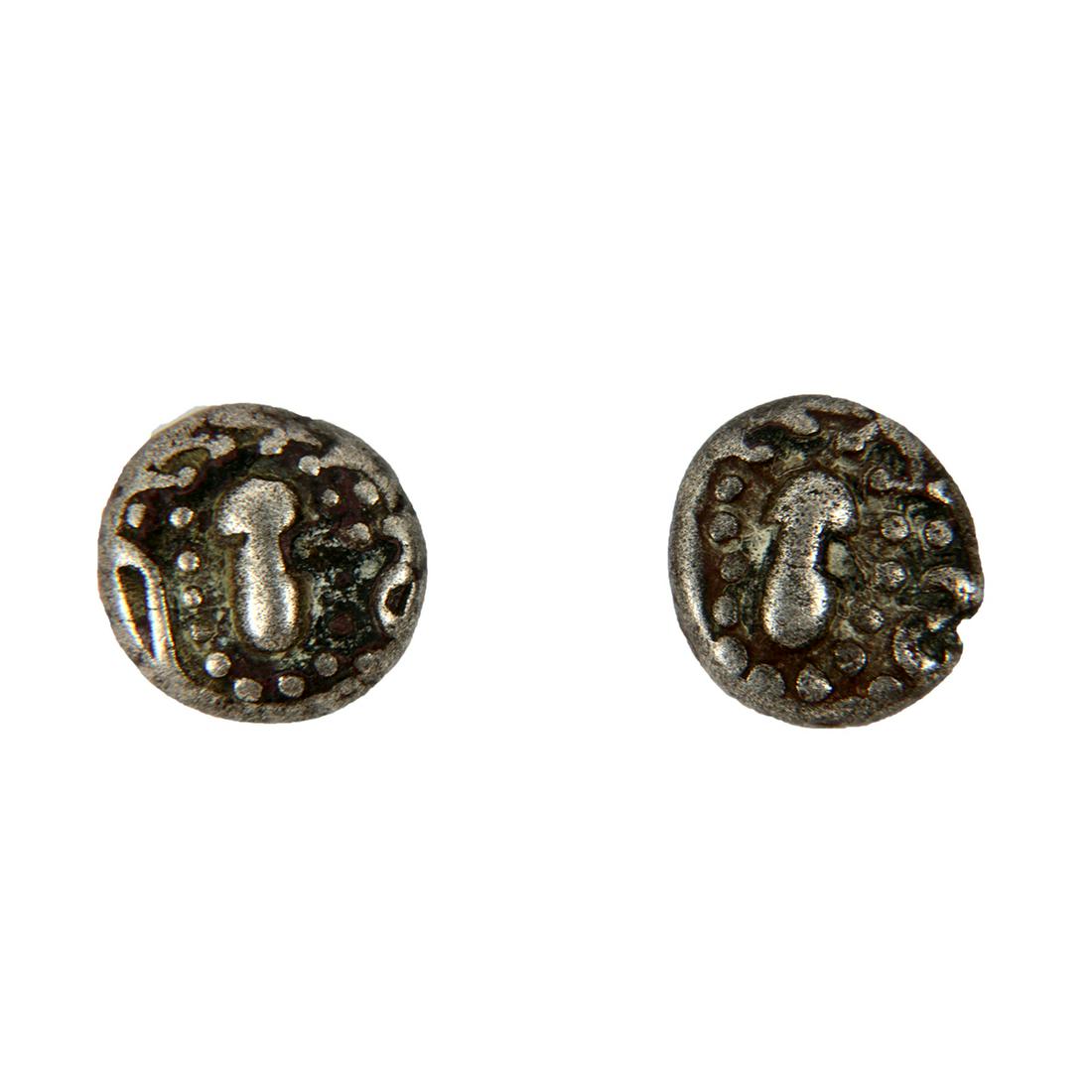 lot of 2 ndo-Sasanian silver drachms. Chaulukyas,: lot of 2 ndo-Sasanian silver drachms. Chaulukyas, ninthâ€“tenth centuries AD, Silver gadhaiya paise, all with crude bust in ornate crown / altar (MNI 419â€“435).