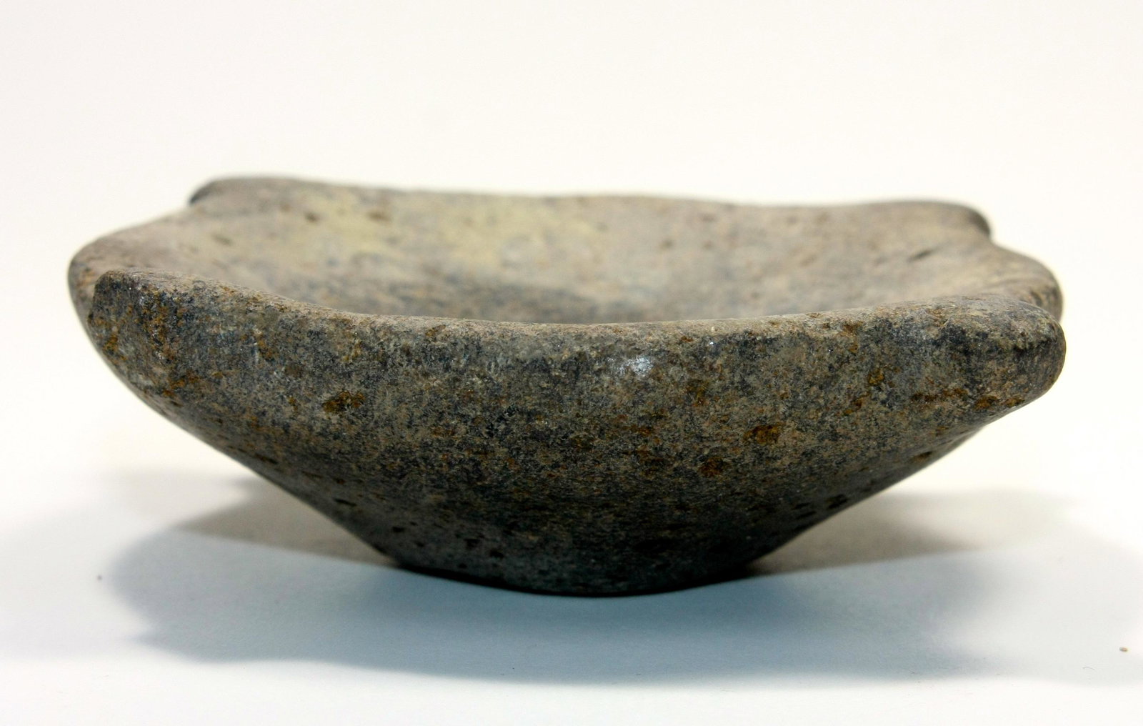 Ancient Egyptian Schist stone Altar c.Pre-Dynastic: Ancient Egyptian Schist stone Altar c.Pre-Dynastic c.3200 BC. Size 3 1/2 inches diameter. (8.89 cm) Ancient Egyptian Schist stone Miniature Altar. Private NYC collection, brought to USA prior to 1948,