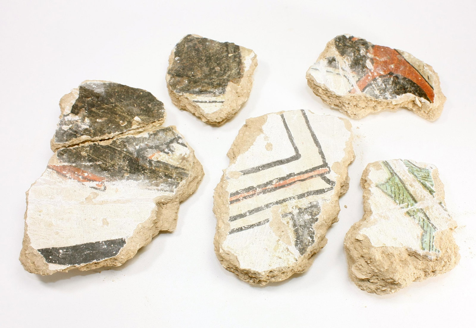 Lot of 5 Ancient Egyptian Polychrome Wall Relief: Lot of 5 Ancient Egyptian Polychrome Wall Relief fragments New Kingdom c.1550-1069 BC. Size of largest fragment 6 x 4 3/4 inches (15.2 x 12 cm) Rare. Provenance. Private NYC collection, brought to USA