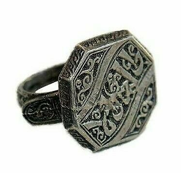Antique Islamic Persian Silver ring with Persian: Antique Islamic Persian Silver ring with Persian inscription and floral design. ring size 10 USA. weight 20.6 grams. Attractive silver ring with fine carved Persian calligraphy and floral design.
