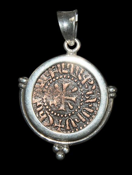 Ancient Medieval Armenia Levon II Bronze Coin c.1250: Ancient Medieval Armenia Levon II Bronze Coin c.1250 AD. Size 1 1/4 inches diameter. Medieval Armenia Levon II bronze coin with Cross in the center and inscription. Set in modern Silver Pendant. with 