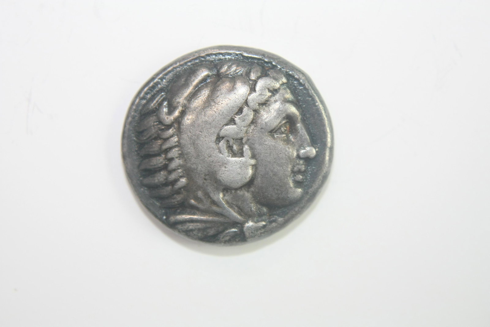 Ancient Greek Alexander III â€˜the Greatâ€™. 336-323: KINGS of MACEDON. Alexander III â€˜the Greatâ€™. 336-323 BC. AR Tetradrachm (25mm, 16.96). Amphipolis mint. Struck under Antipater, circa 332-326 BC. Head of Herakles right, wearing lion skin