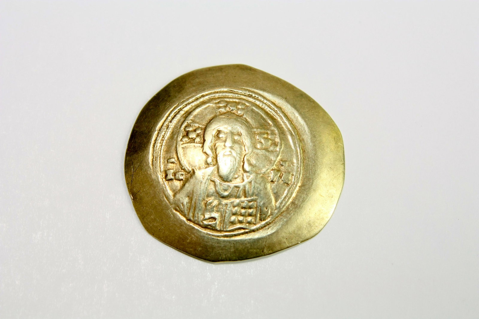 Ancient Byzantine Gold Histamenon Michael VII AD: Ancient Byzantine Gold Histamenon Michael VII AD 1071-1078. Size 30 mm, weight 4.37 grams. Mint Constantinople. Bust of Christ facing, wearing numbus cruciger with five pellets in each arm, pallium an