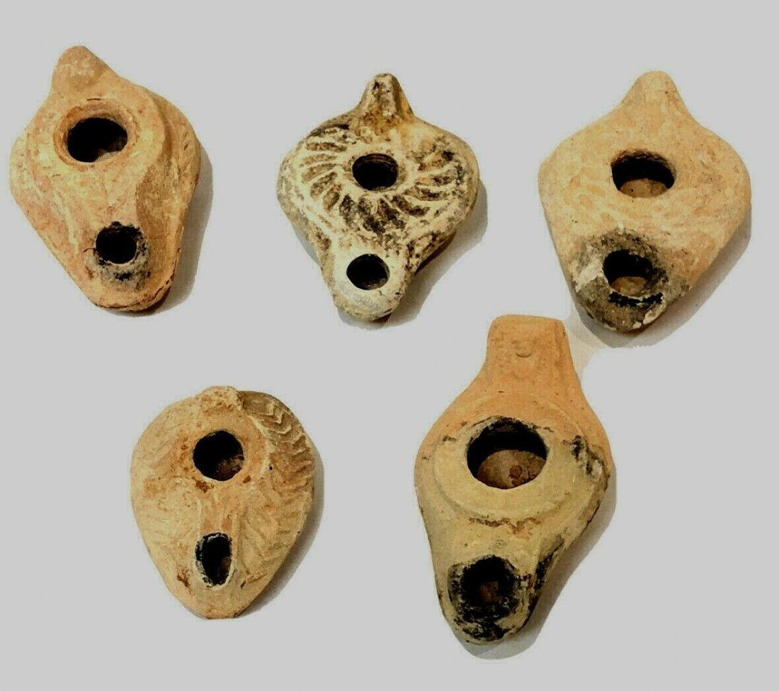 Lot of 5 Ancient Roman, Byzantine Terracotta Oil Lamps: Lot of 5 Ancient Roman, Byzantine Terracotta Oil Lamps c.1st-5th century AD. Size 3 - 4 inches length. Great lot of 5 Ancient Roman and Byzantine period terracotta oil lamps. Provenance: From Private 