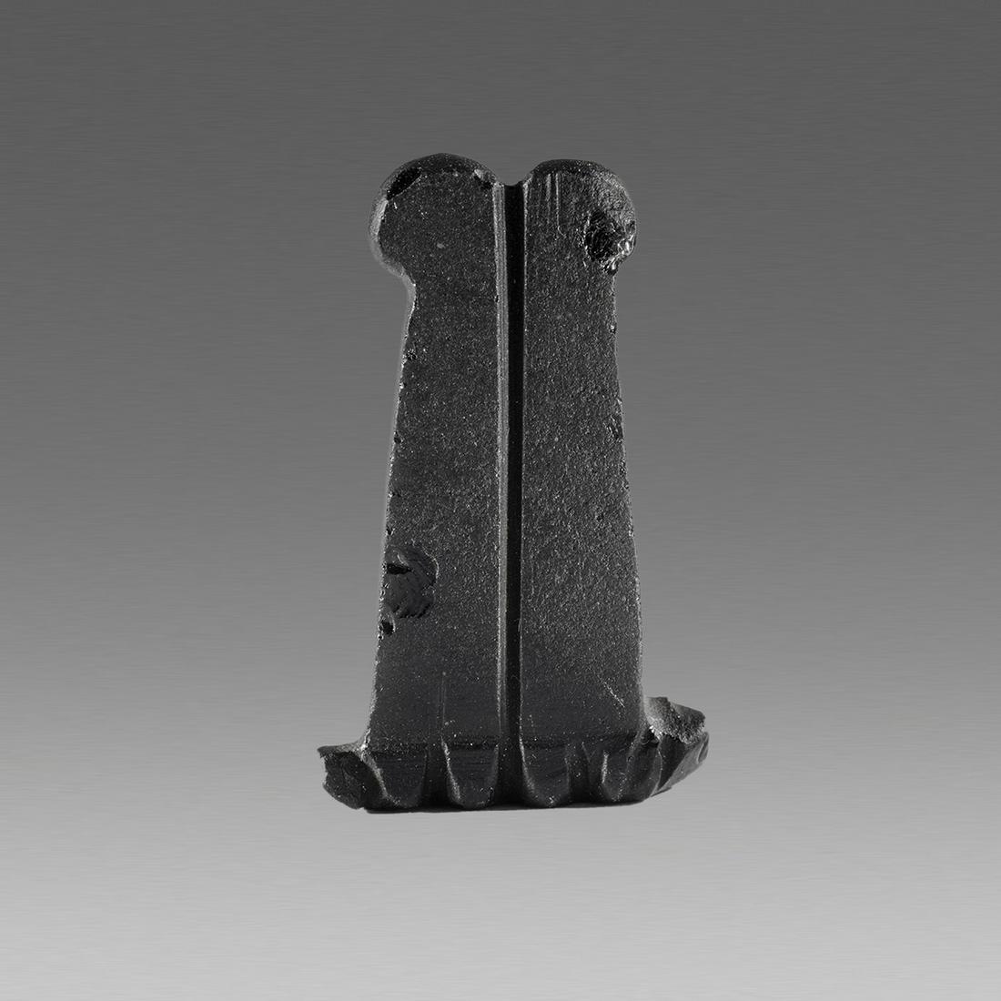 Ancient Egyptian Obsidian Crown of Isis c.1200-500 BC.: Ancient Egyptian Obsidian Crown of Isis c.1200-500 BC. Size 34 mm high. Black obsidian pair of Ostritch feathers forming the headdress of Isis, Crown. Provenance: Ex Eldert Bontekoe, Pegasi. Ann Harbo