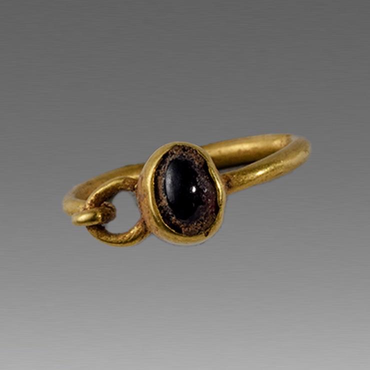 Ancient Roman Gold Earring with Garnet c.2nd cent AD. (1 of 2)